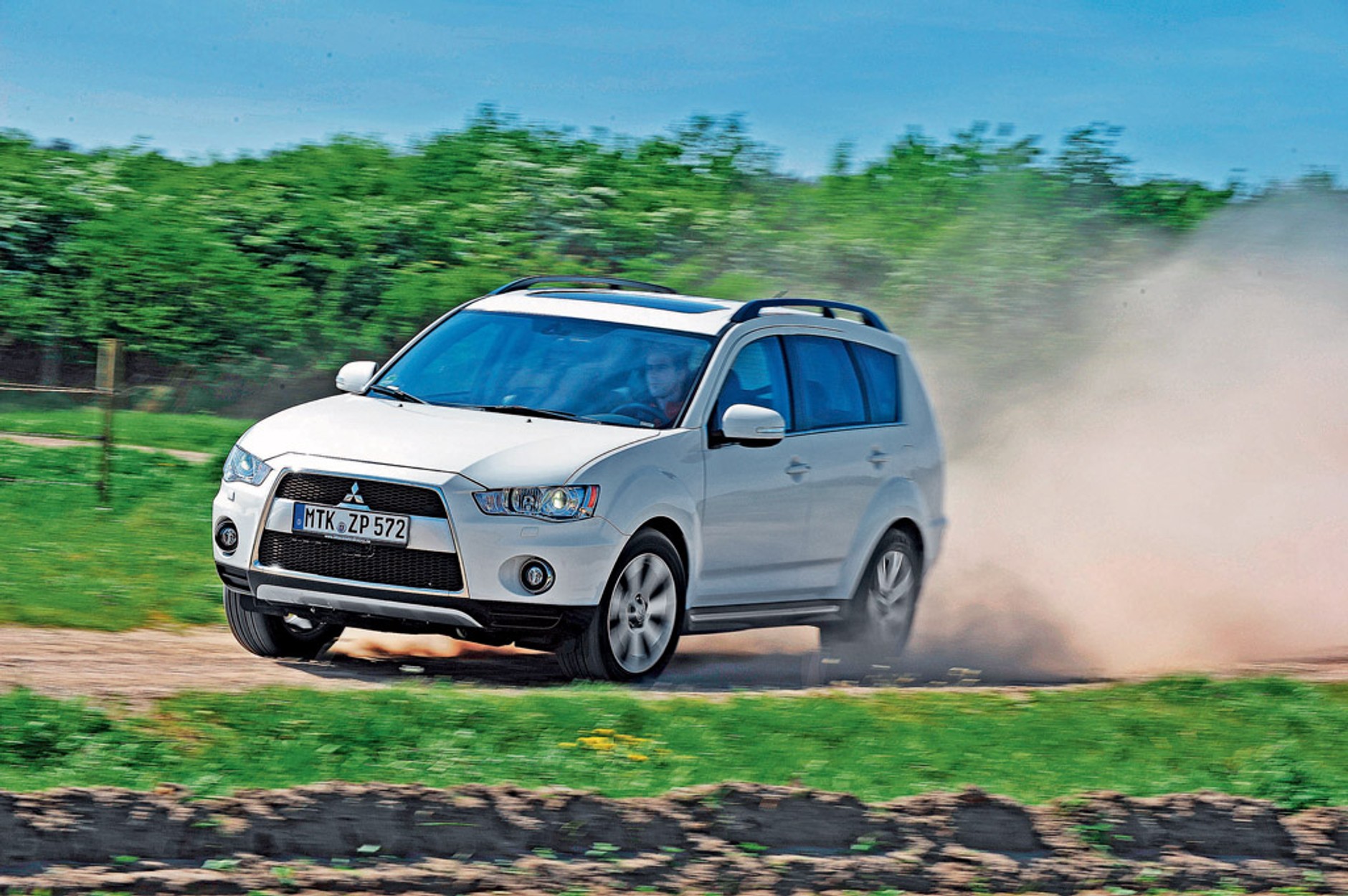 Mitsubishi Outlander kontra Mazda CX-7 i Opel Antara: SUV-y bardzo rodzinne