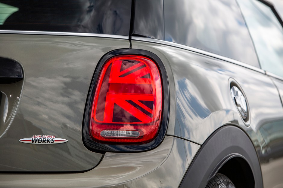 Mini Cooper 2.0 JCW - imponuje jazdą, wyglądem i ceną