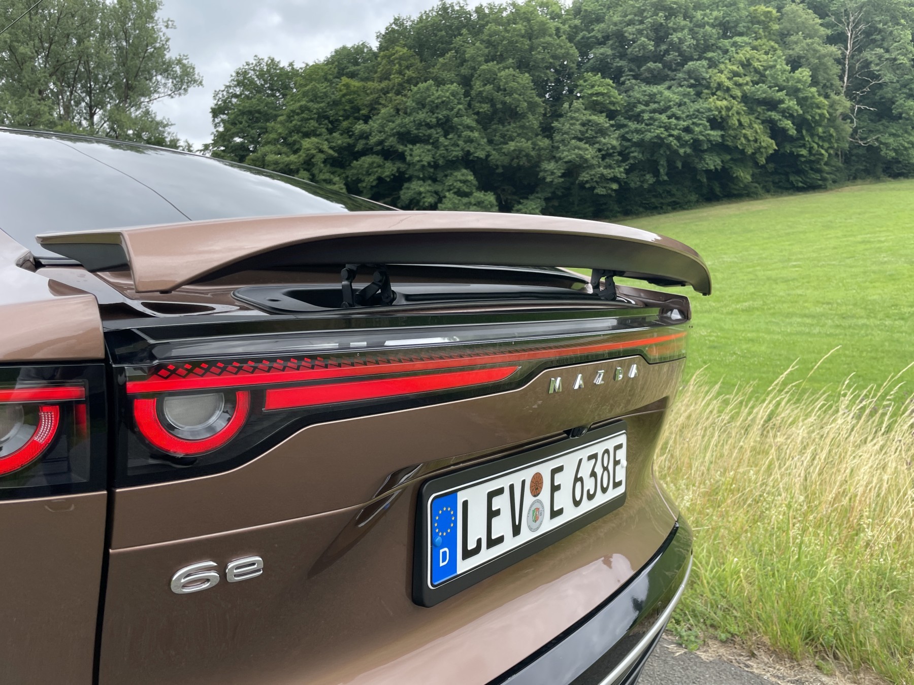 Aktywny spojler to według mnie lekka przesada przy takich osiągach