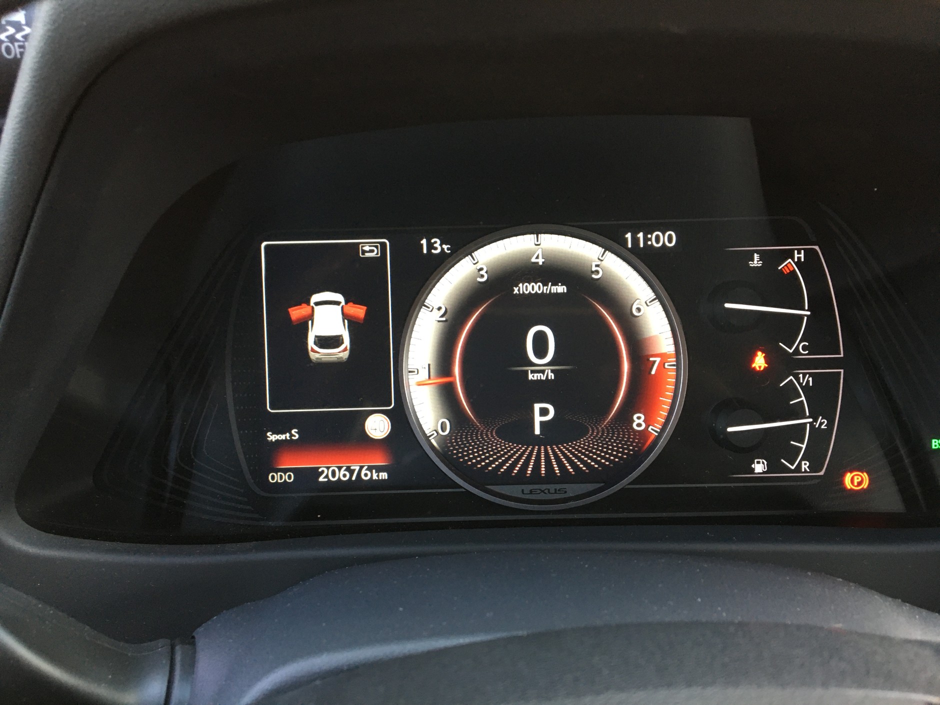 Lexus UX 200 – mało praktyczny, ale za to nieprzeciętnie ładny