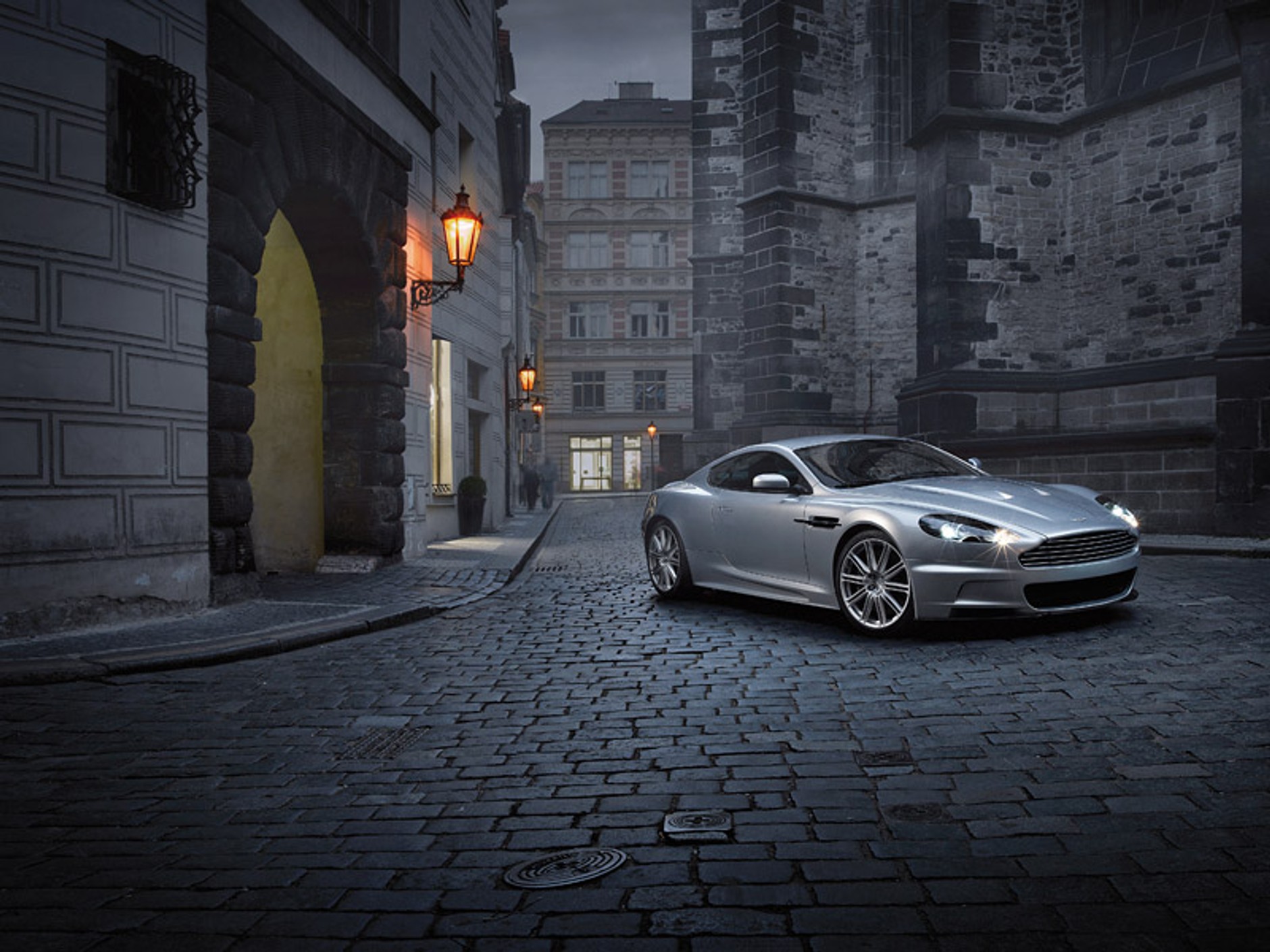 Nowy Aston Martin DBS w Pradze: oficjalne informacje i zdjęcia