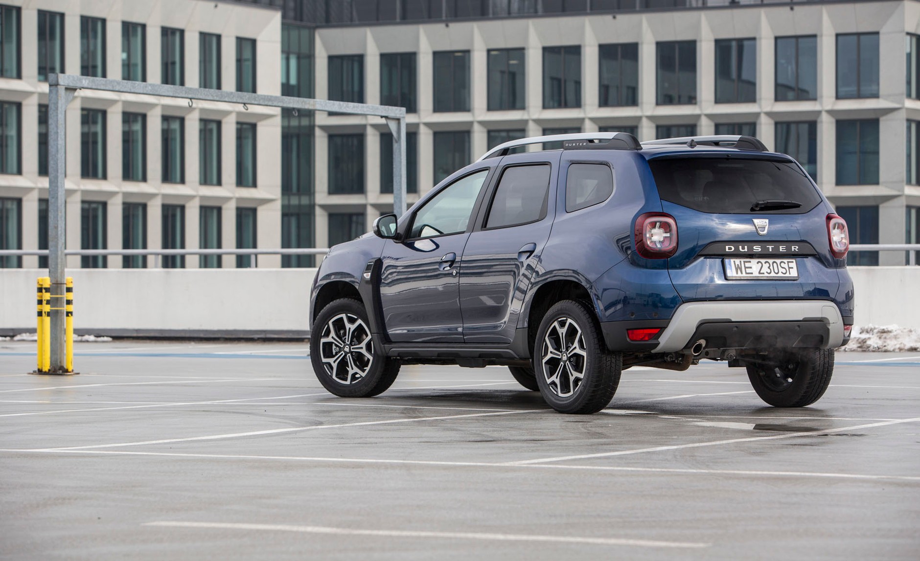 Dacia Duster kontra Mitsubishi ASX - który SUV za 80 000 zł będzie lepszym wyborem