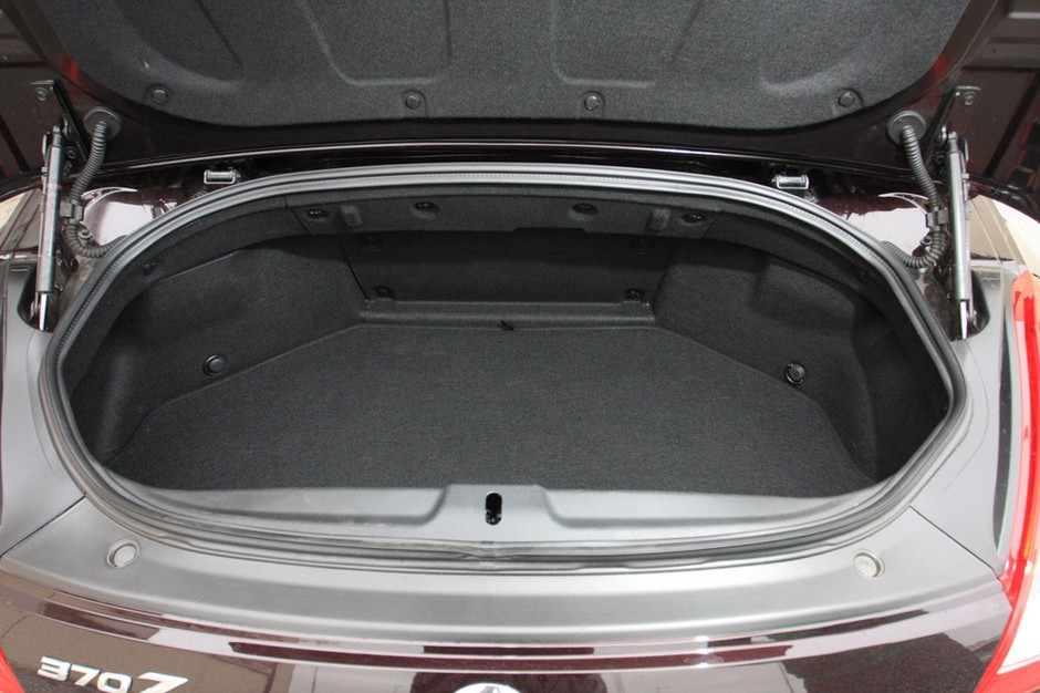 Nissan 370Z Roadster: ogniste cabrio dla prawdziwego twardziela