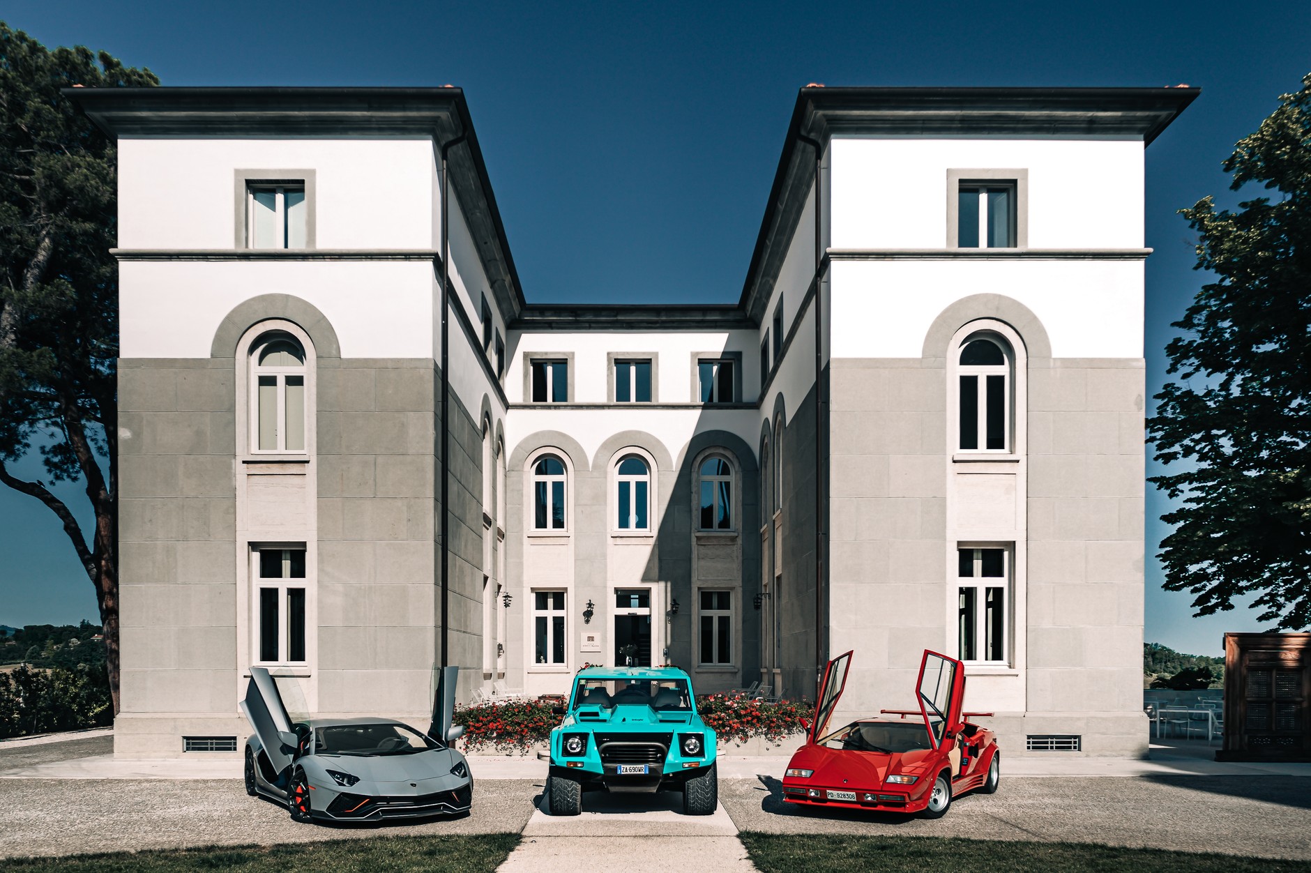 Lamborghini Countach, LM 002 oraz Aventador