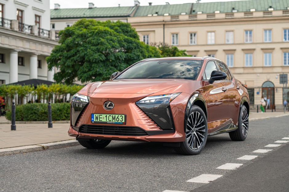 Lexus RZ