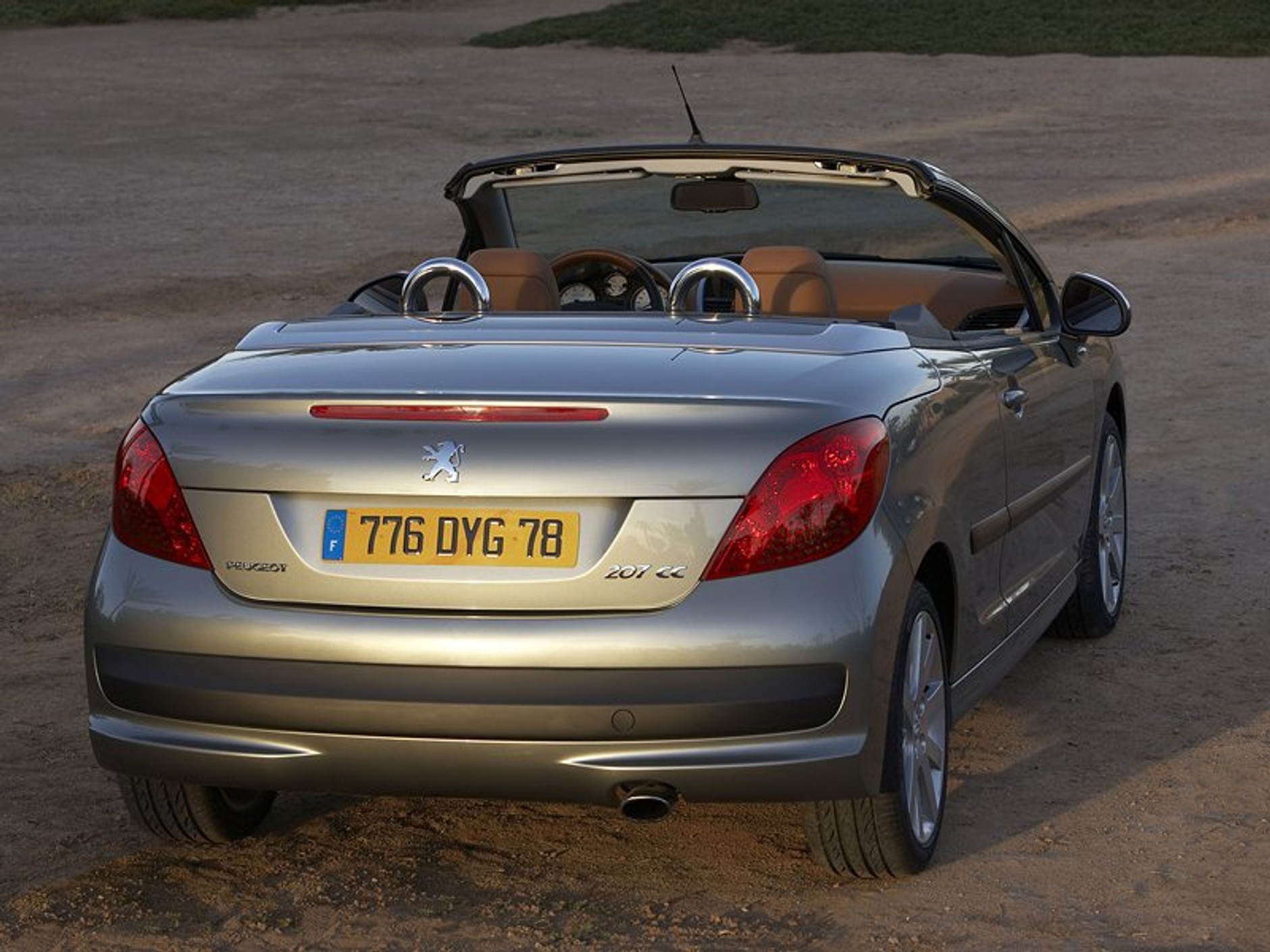 Peugeot w Genewie: niebo nad głowami w nowym 207 CC