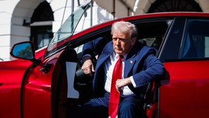 Ustawka pod Białym Domem. Donald Trump pomaga ratować Teslę