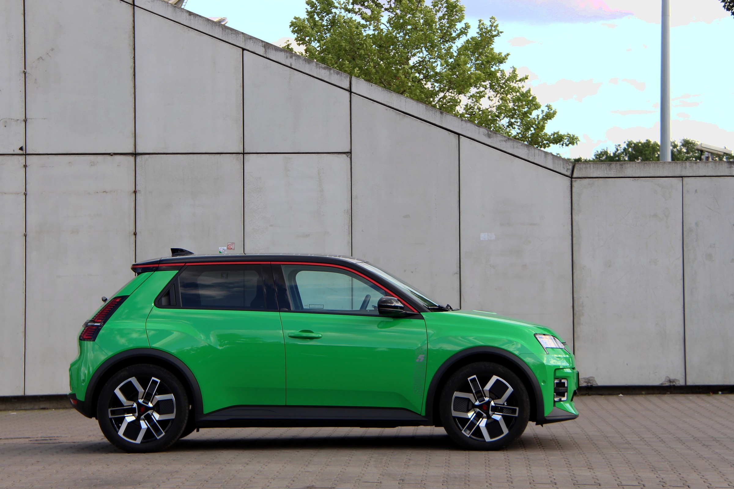 Renault nauczyło się od Chińczyków, jak szybciej projektować samochody. Co zmienili?