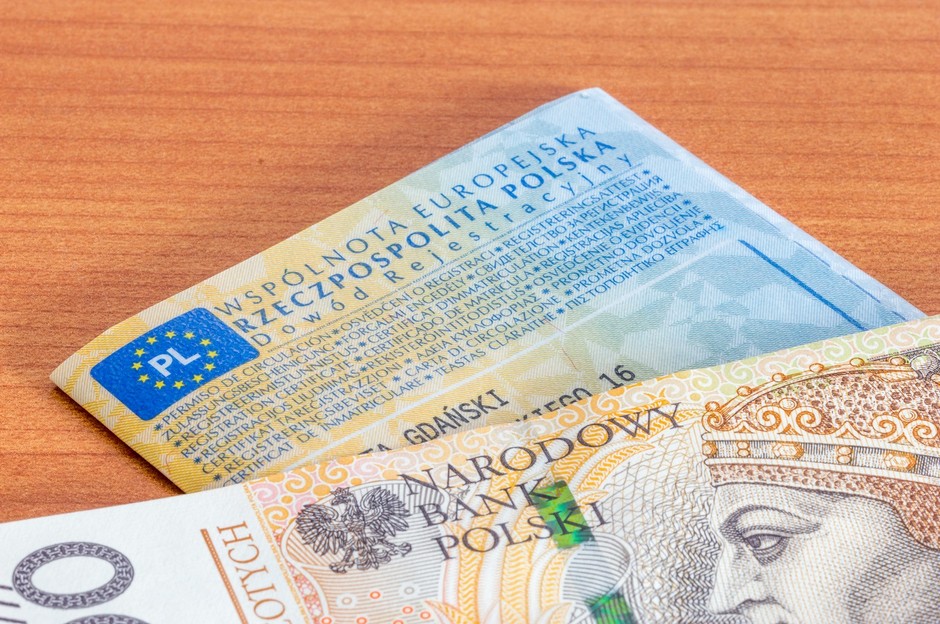 "Podatkiem od aut spalinowych" miały być wyższe opłaty rejestracyjne