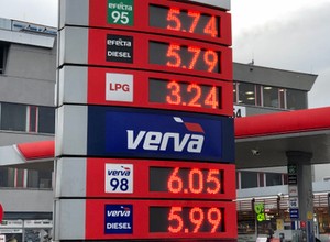 Niemieckie media: "tankuj w Polsce, jest dużo taniej"