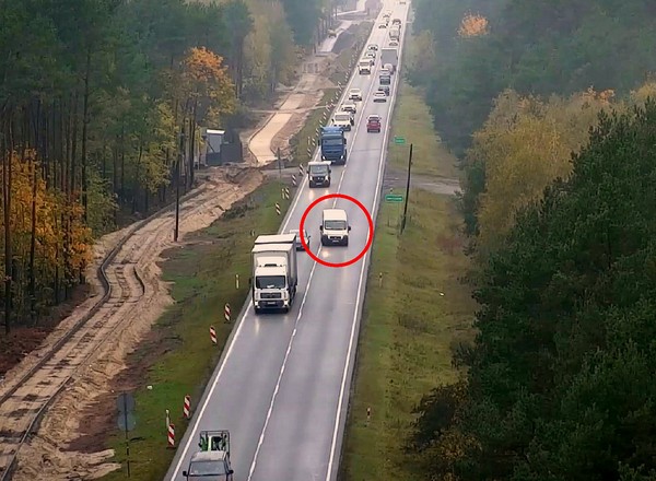 Policjanci kontrolowali remontowaną drogę za pomocą drona. Posypały się mandaty [WIDEO]