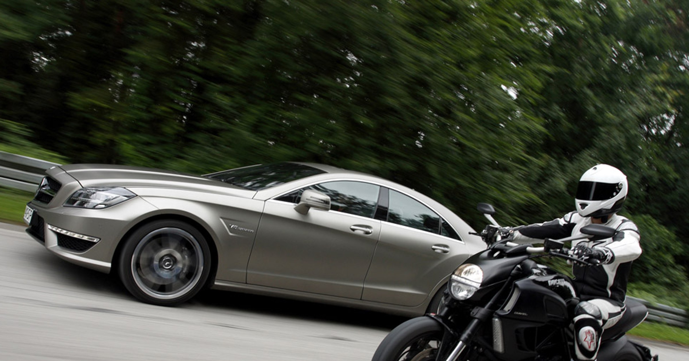 Ducati kontra Mercedes AMG: oto owoc fascynującej współpracy