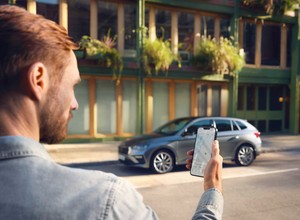 Smartfon jako pilot do samochodu. Tak dziś wygląda wakacyjna wygoda