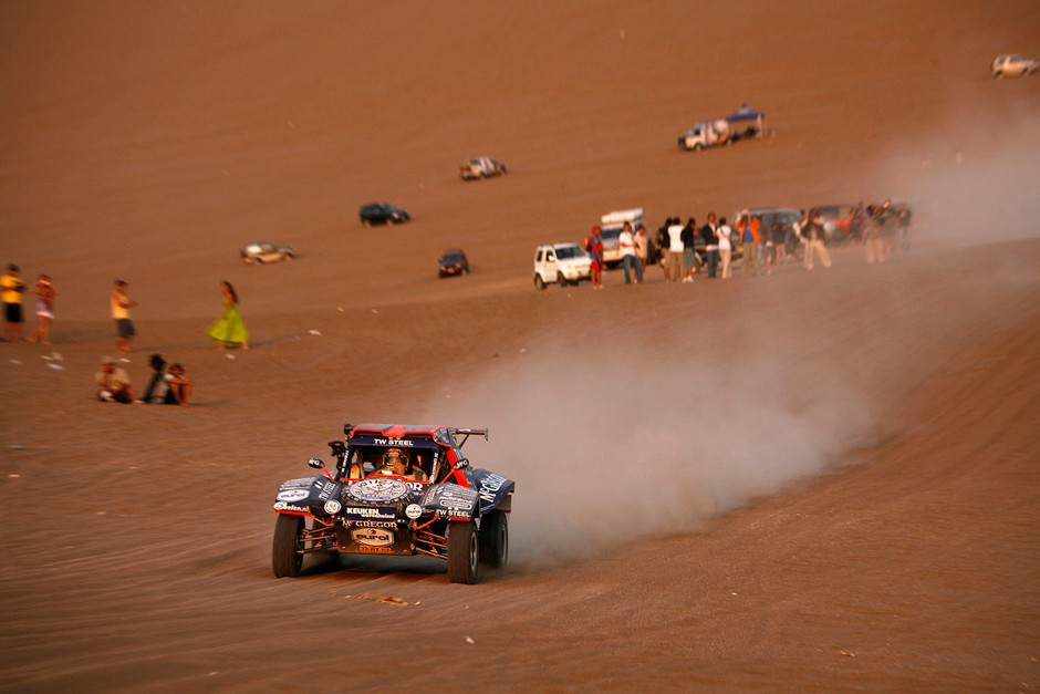 Rajd Dakar 2011: dobra postawa Polaków, Hołowczyc z otwartymi drzwiami (5.etap, wyniki, fot. Willy Weyens)