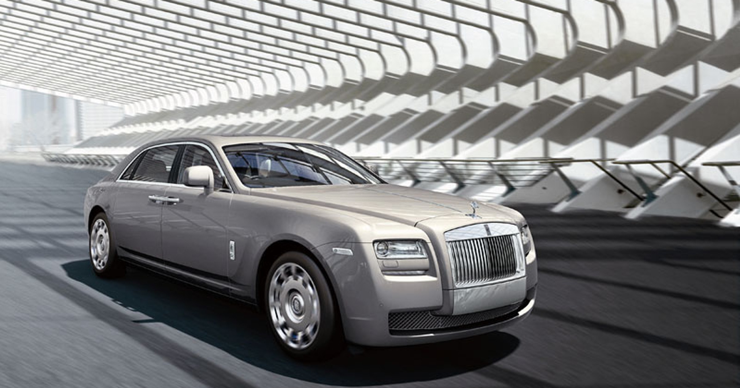 Rolls-Royce coraz dłuższy