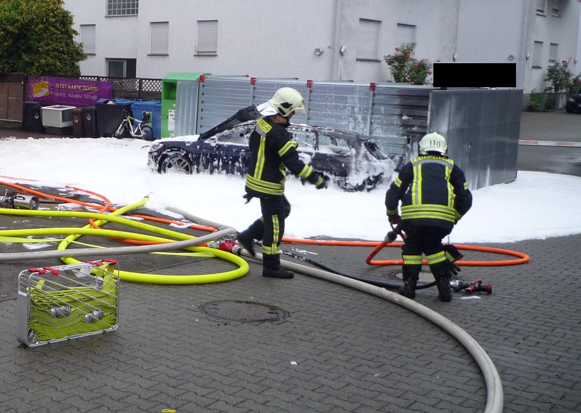 Pożary z powodu prób odessania paliwa z baku zdarzają się nie tylko w Polsce – tu przypadek z Niemiec. 
