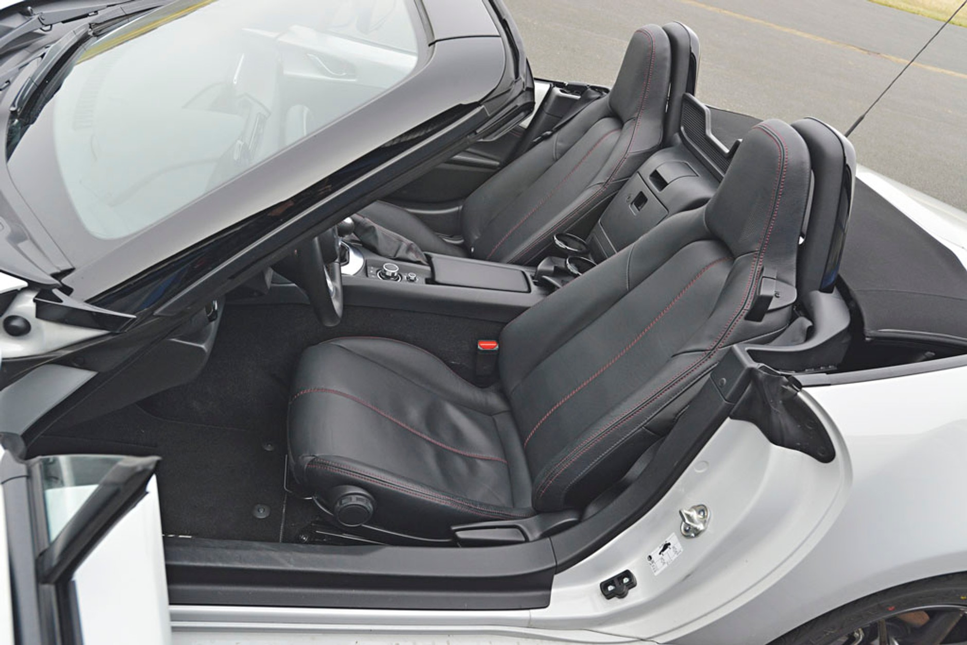 Mini Cooper Cabrio kontra Mazda MX-5 - kabriolety pełne radości