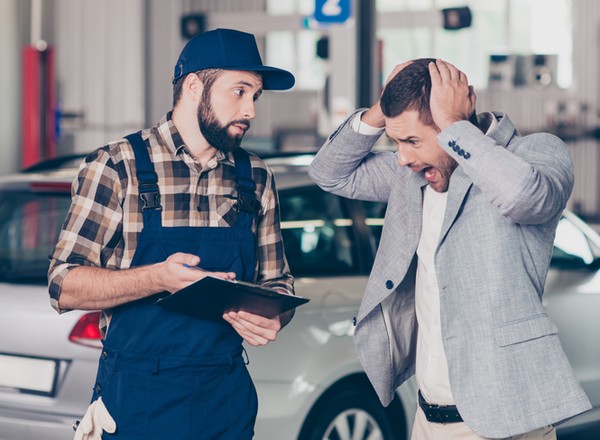 Mechanik zdradza, co podnosi cenę naprawy. Jedno zdanie może słono kosztować