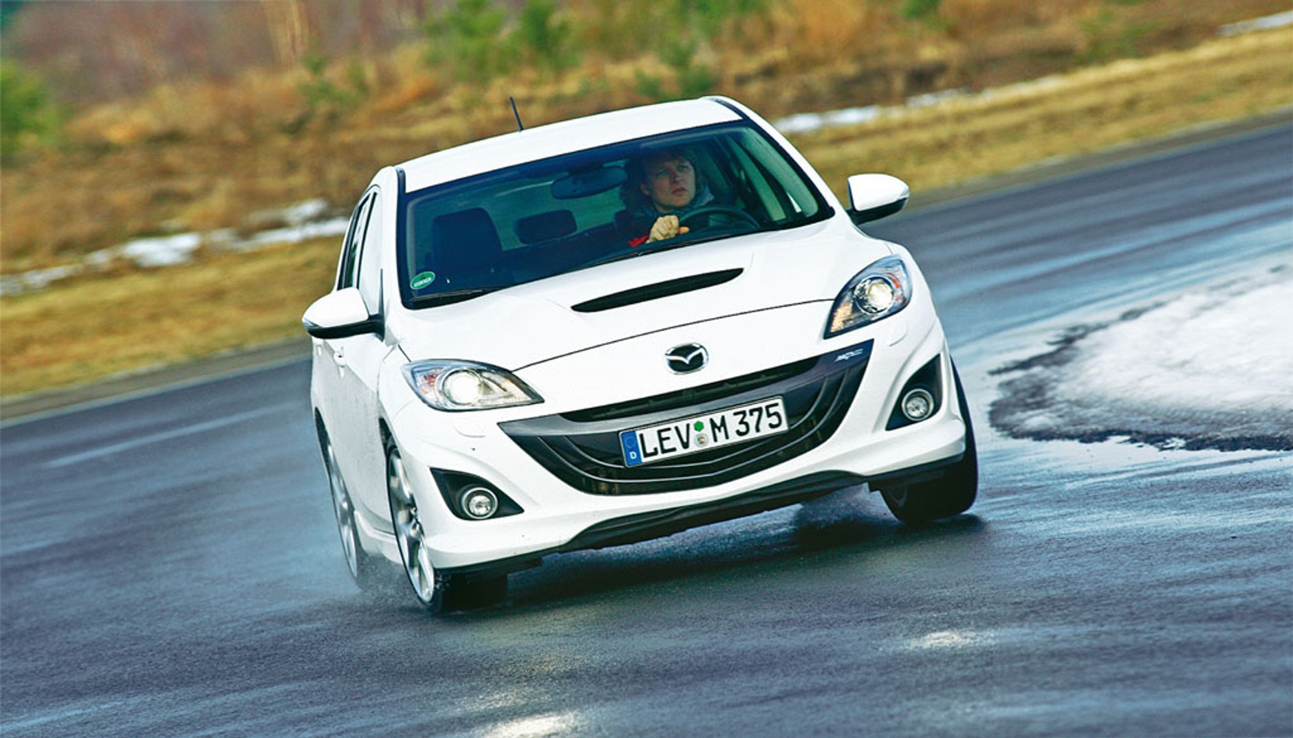 Który nadaje się na przewodnika stada? Pięć supersportowych kompaktów: Mazda 3MPS kontra BMW 130i, VW Golf R, Audi S3 i Seat Leon Cupra