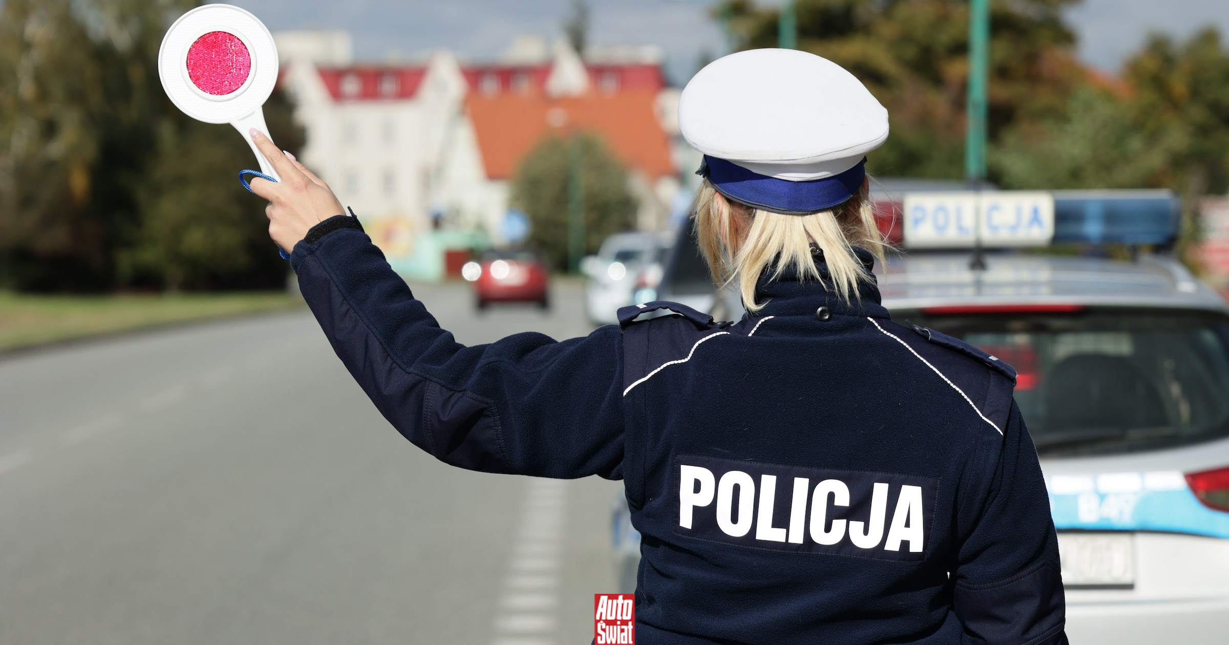 Dlaczego policja rozstawia się za znakiem D-42? W ten weekend znowu posypią się prawa jazdy