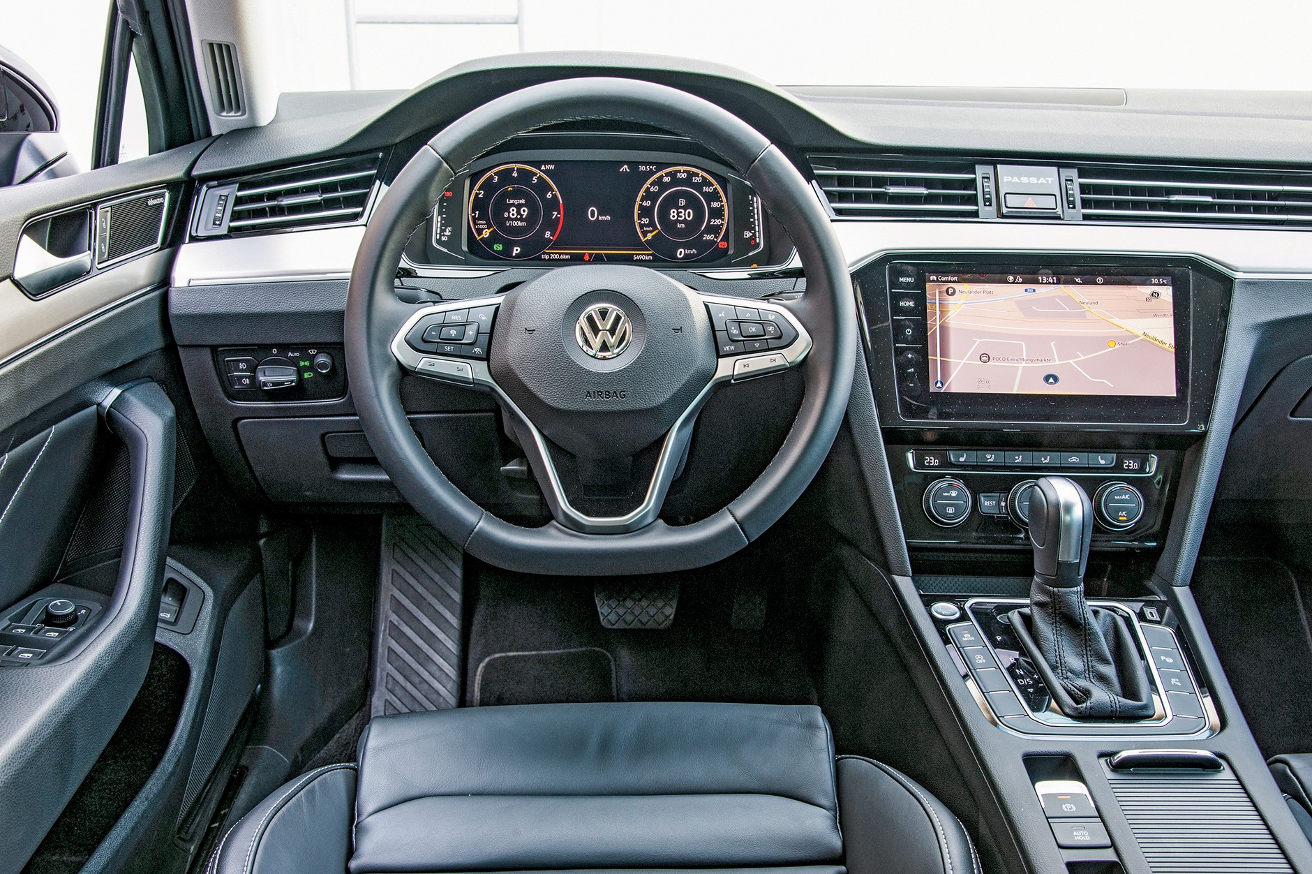 Cztery kombi klasy średniej - VW Passat