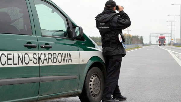 KAS zaostrza kontrole podatników. Na celowniku drogie zakupy, w tym samochody