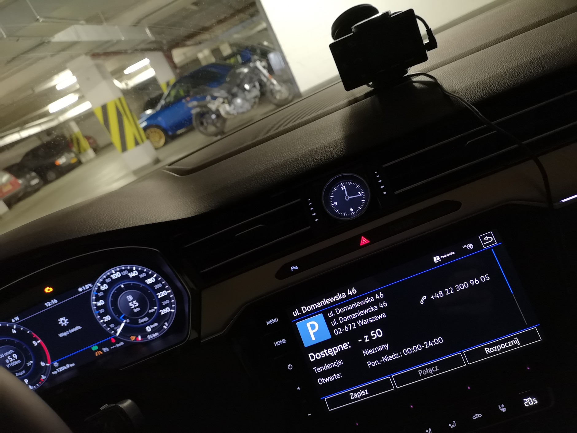 Volkswagen Passat z Car-Net i App Connect