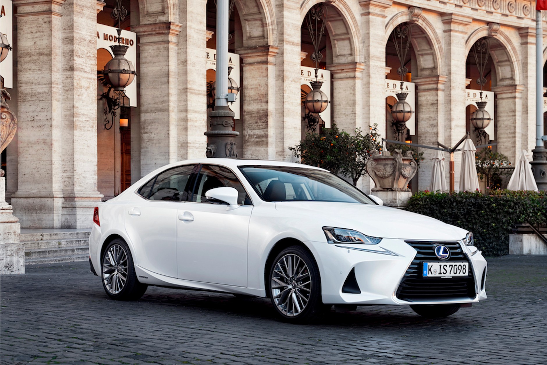 Lexus IS