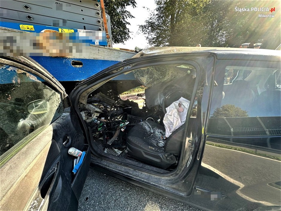 Zderzenie z ciężarówką. Kierowcy Citroëna  nic się nie stało. Cud?
