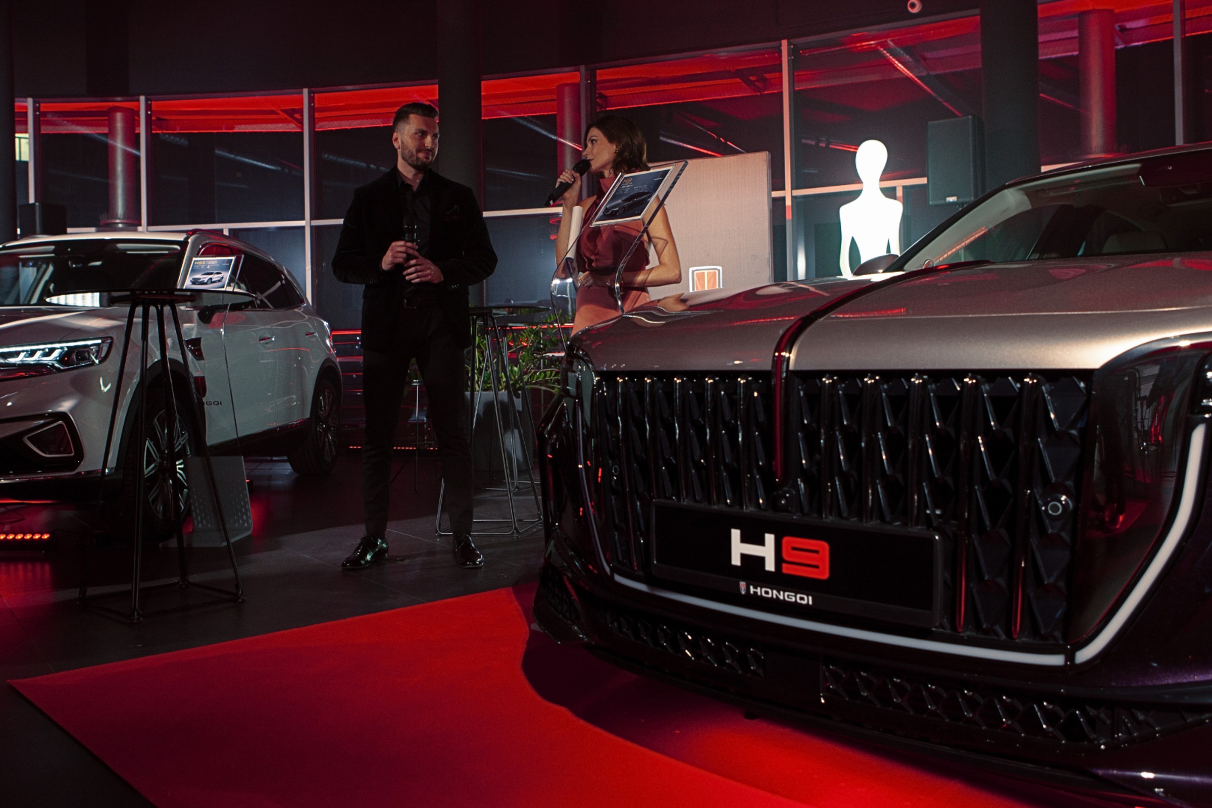 Chińska marka Hongqi debiutuje w Warszawie. Luksusowe auta już dostępne w nowym salonie