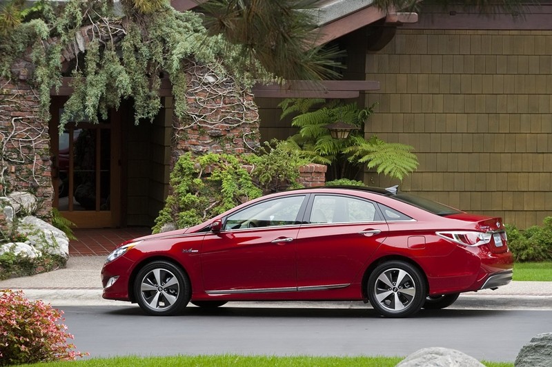 Hyundai i40 na Ciebie patrzy