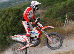 Orlen Team: wybuch opony, Sonik liderem