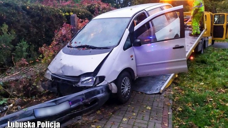 Bez prawa jazdy i „na haju” uciekał przed policji dostawczym fordem