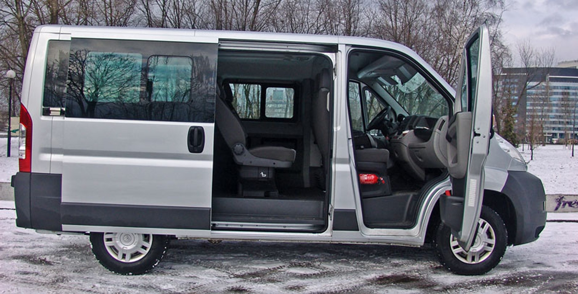 Citroën Jumper 2,2 HDi 120 Kombi: mały autobus i ciężarówka