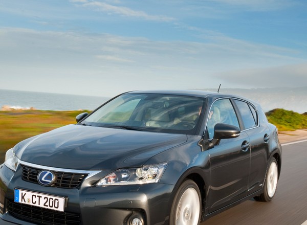 Ile kosztuje  w Polsce Lexus CT200h?