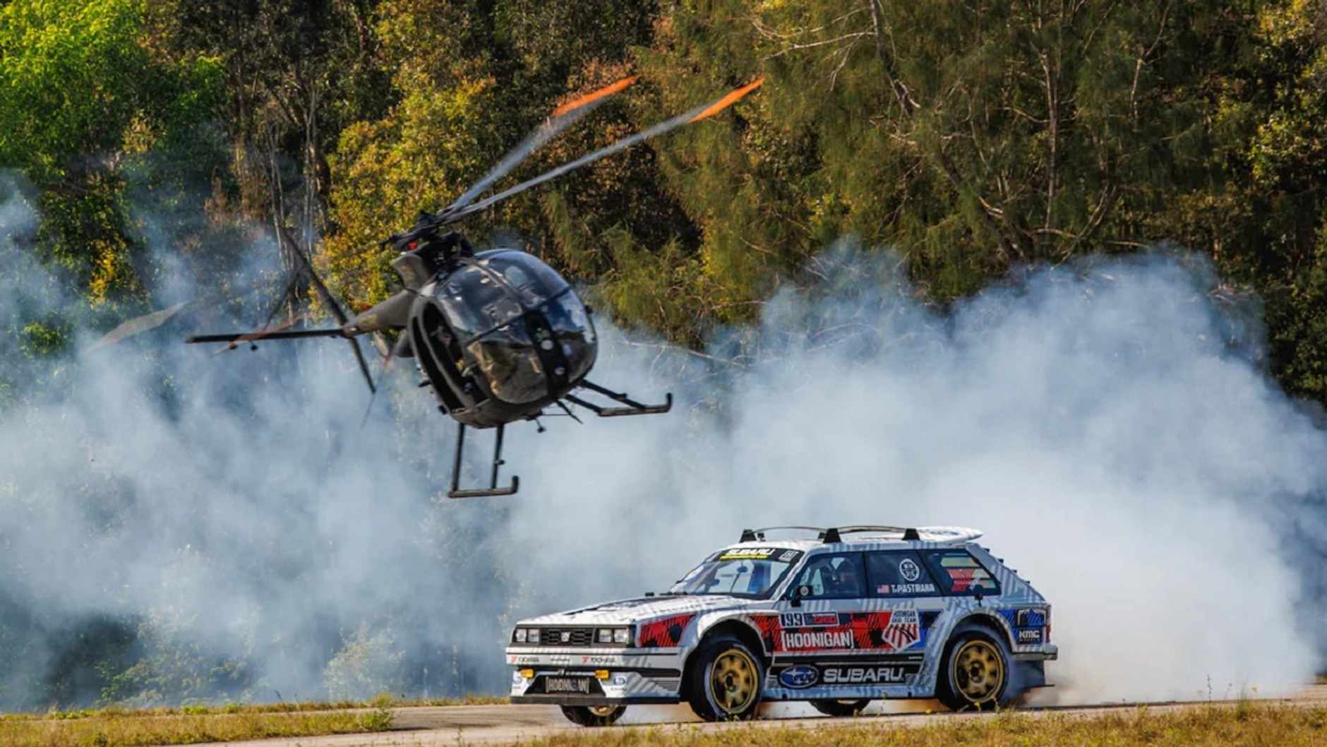 Gymkhana 2022 z Travisem Pastraną i starym Subaru