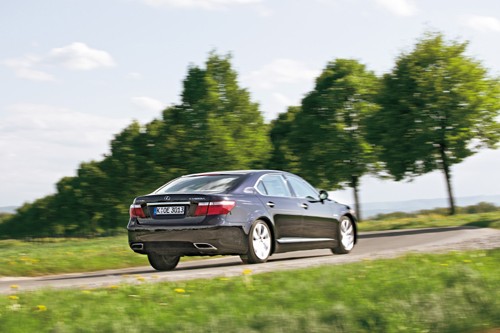 Lexus LS 600h kontra Mercedes S 400 Hybrid - Luksus z czystym sumieniem