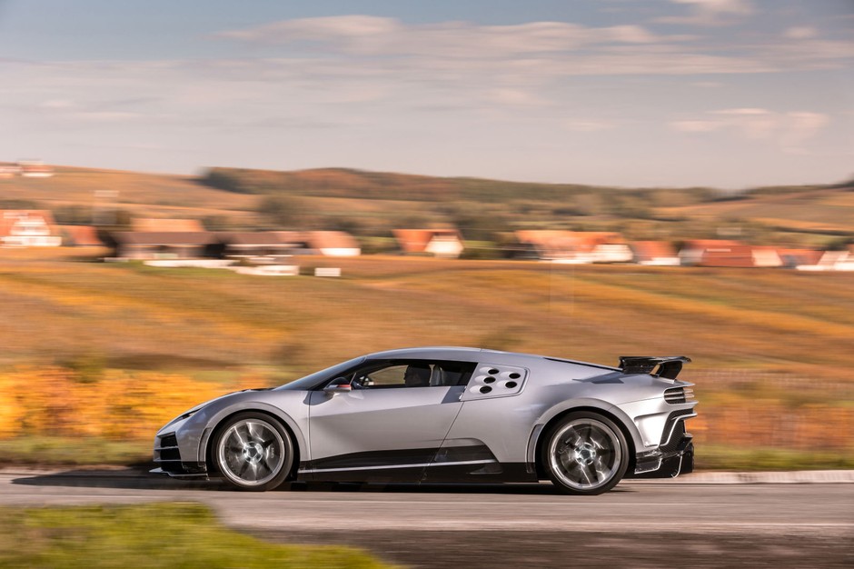 Bugatti Centodieci podczas dynamicznego testu fabrycznego