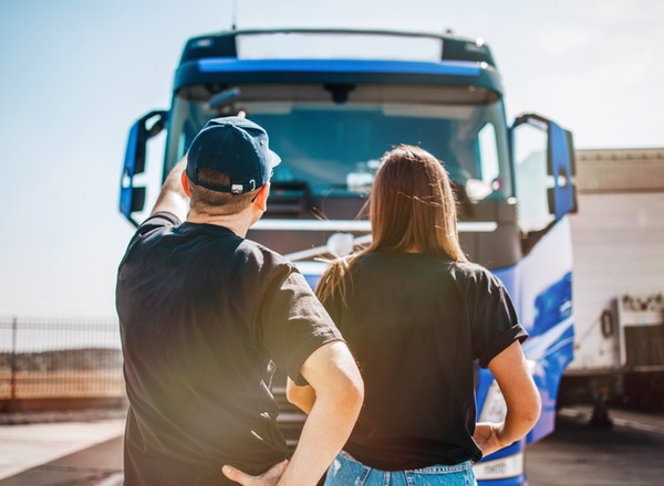 Szybka rekrutacja na parkingu i 3 tys. euro. Tak Niemcy wabią polskich kierowców