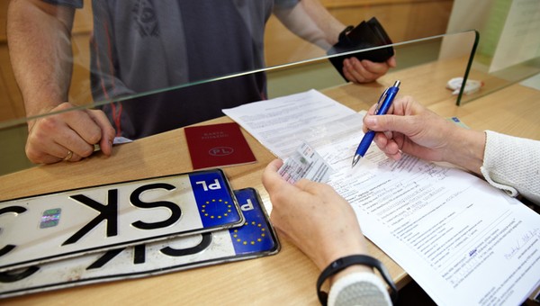 Nowy pomysł rządu na opłaty ewidencyjne. Zniknie grzywna 30 tys. zł, opłata zostanie