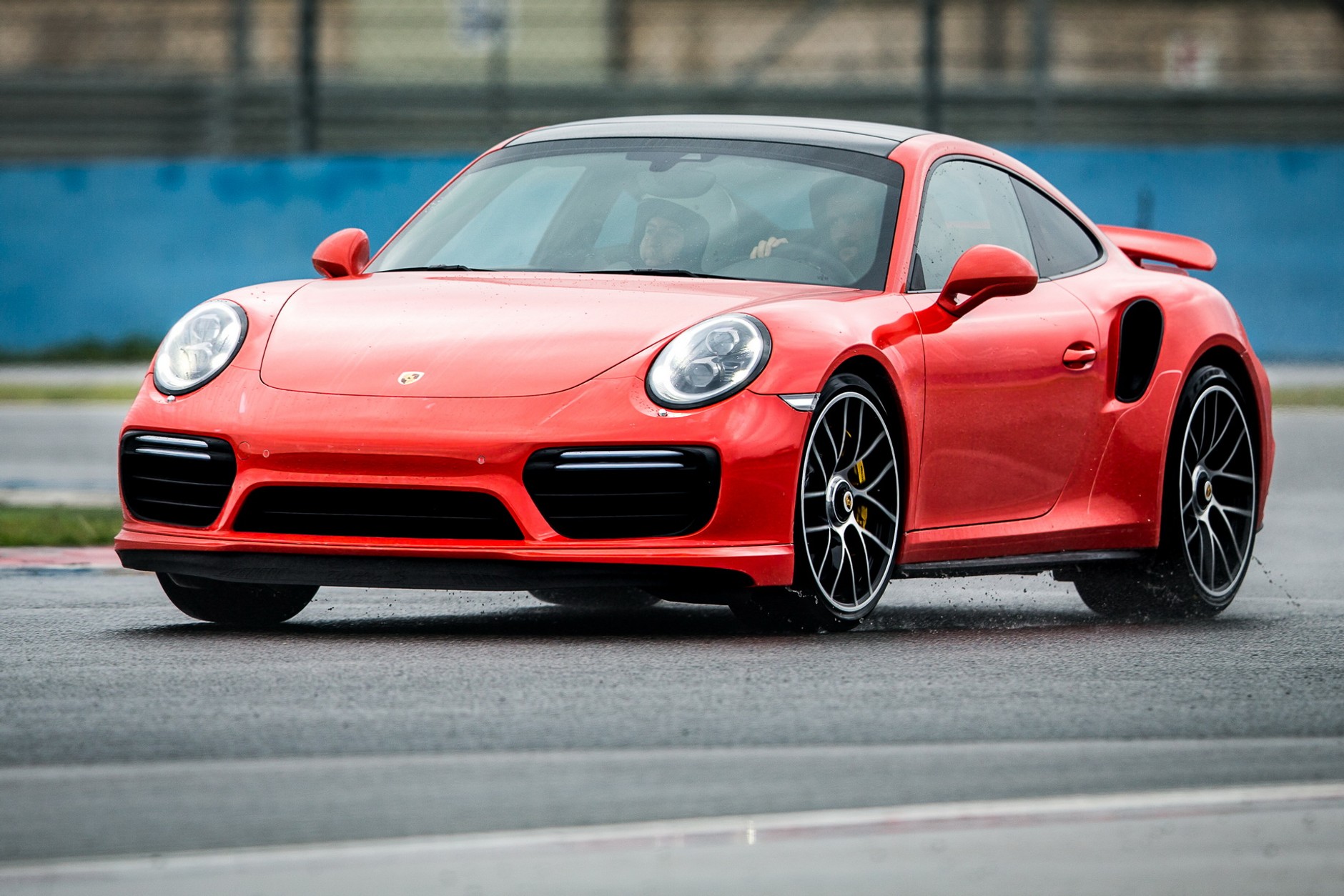 Porsche Carrera S i Turbo S na torze Istanbul Park