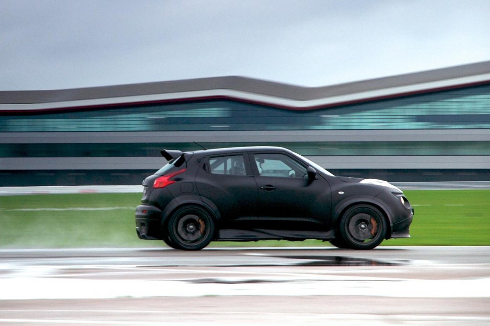 Nissan Juke-R do produkcji!
