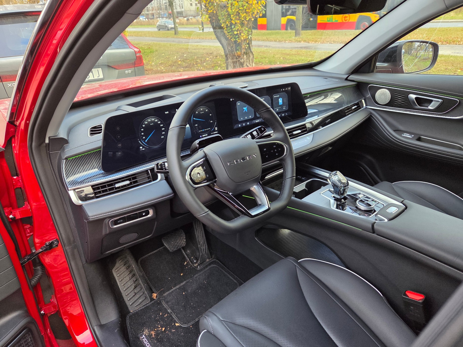 Tak prezentuje się wnętrze Chery Tiggo 7 PHEV