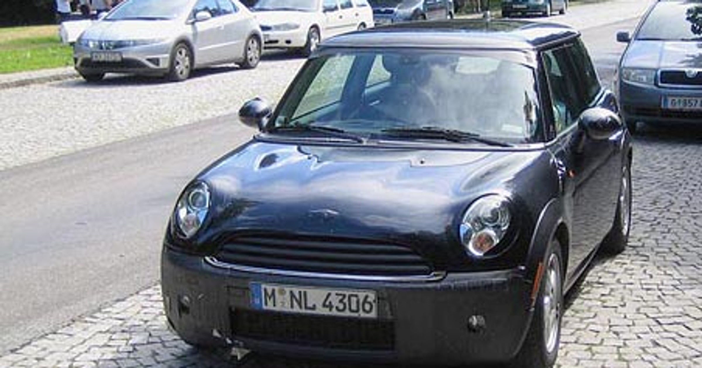 Zdjęcia szpiegowskie od naszego czytelnika: Nowe MINI w ruchu ulicznym