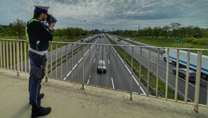 Policjanci stanęli na A4 z trybem DBC. Wyszło im 128 wykroczeń