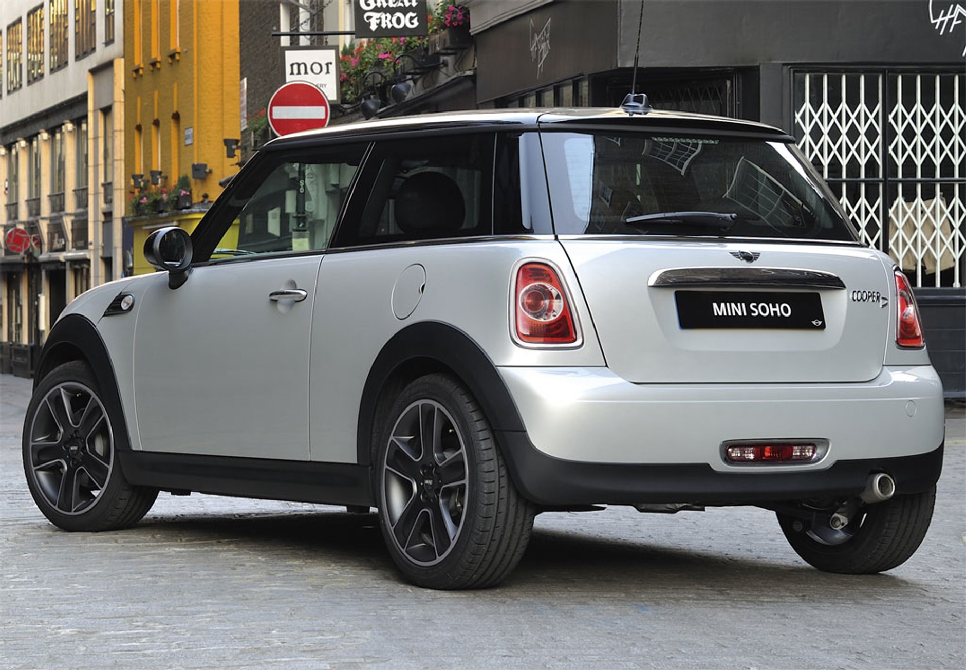 Kosmopolita Mini nadjeżdza w limitowanej edycji Soho