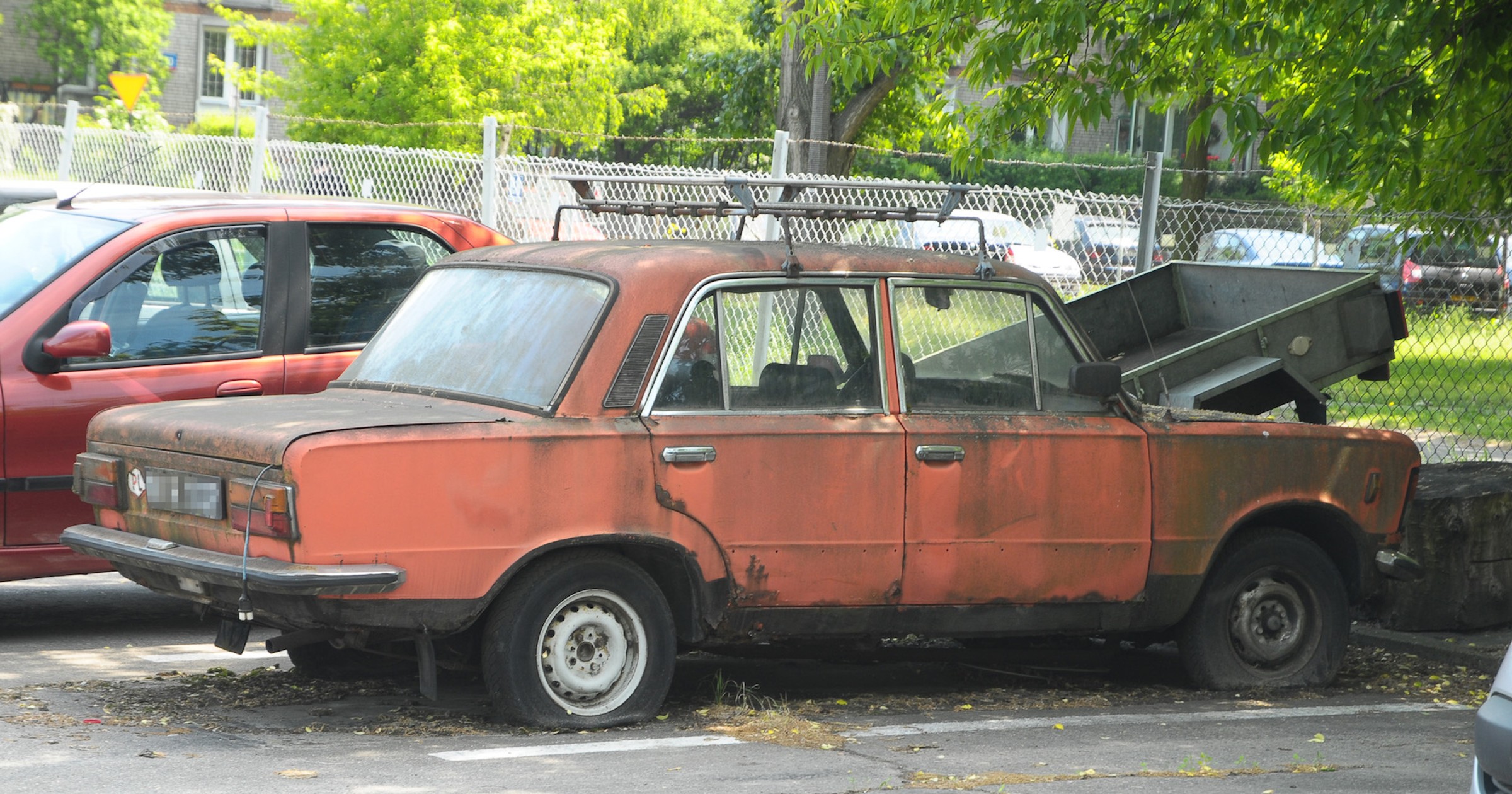 Wrak na parkingu
