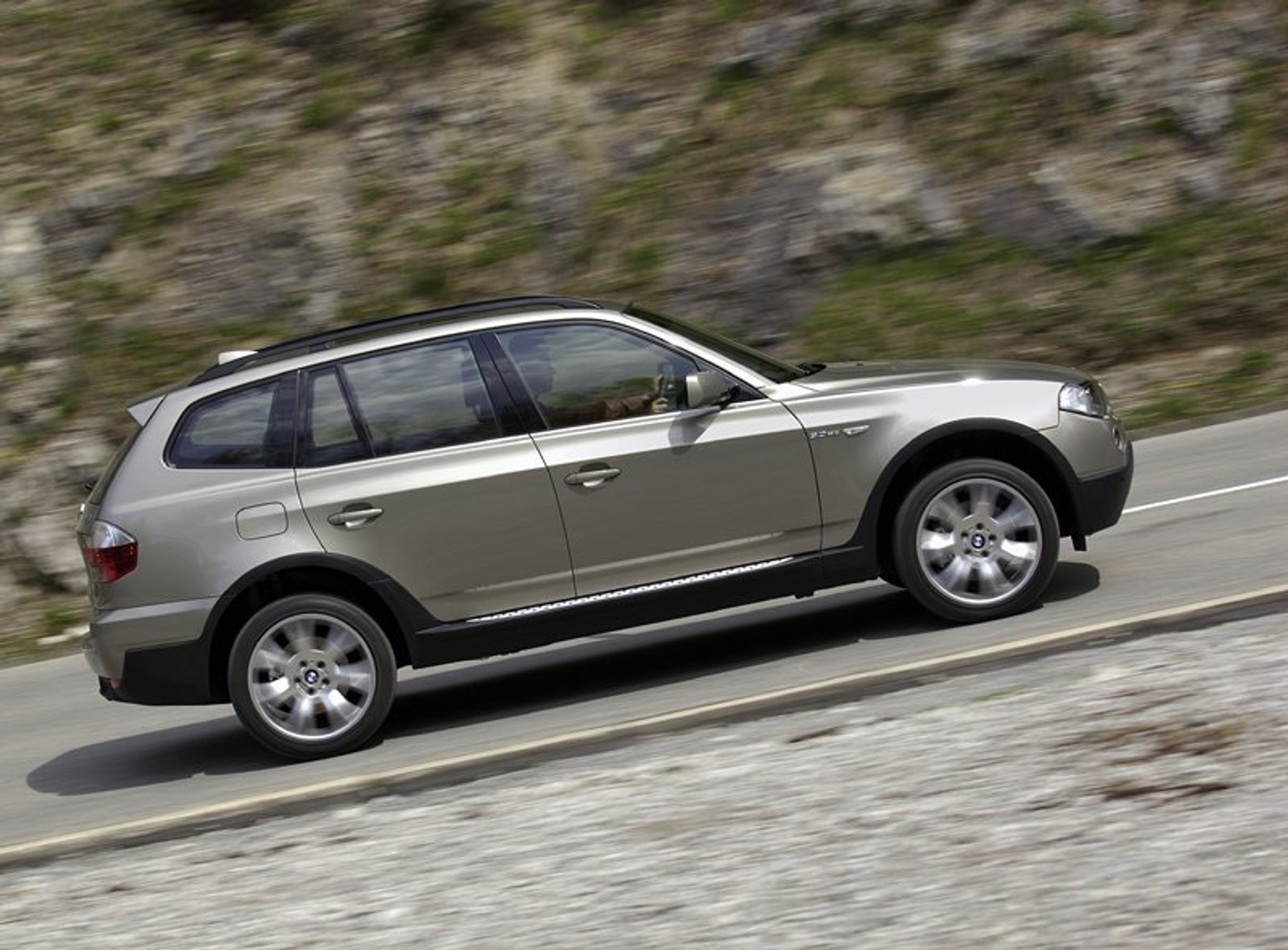 BMW X3 po face liftingu z nowym silnikiem twin turbo