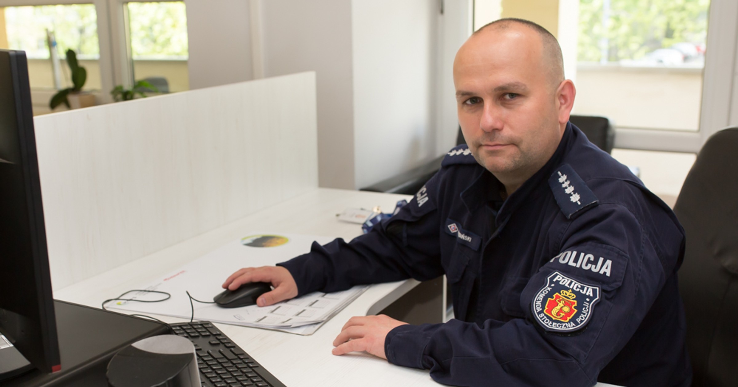 Obraz pochodzący z serwisu https://ksp.policja.gov.pl//pl/dzialania/aktualnosci/63983,Stoleczny-policjant-zawsze-na-sluzbie.html