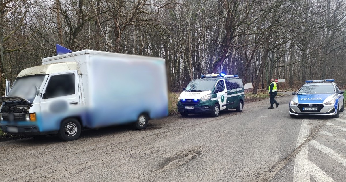 Zatrzymali go przez mech. Samochód był w tragicznym stanie